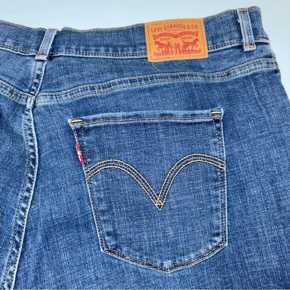 Levi’s Jeans Womens Size 16 Blue Denim Classic Straight Mid Rise Stretch